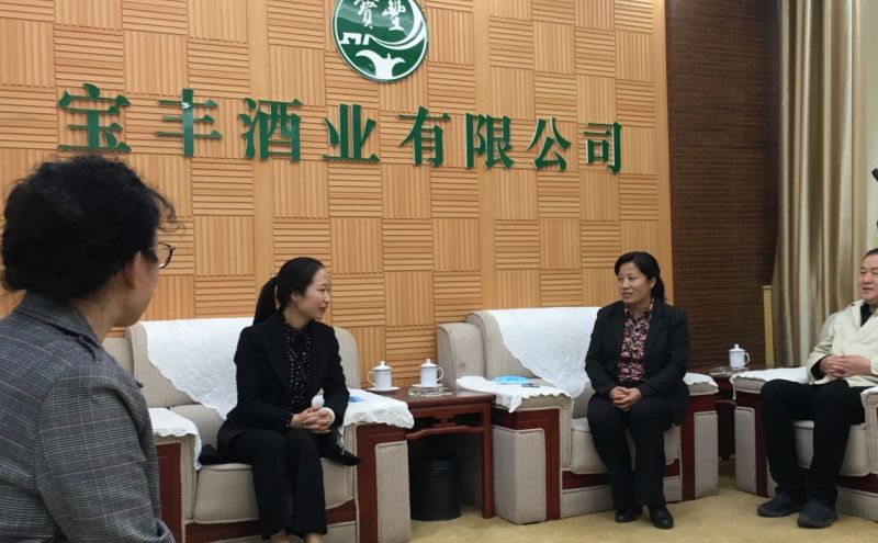 许丹丹听取母婴室专题汇报