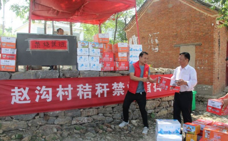 崔建利慰问禁烧值守点人员