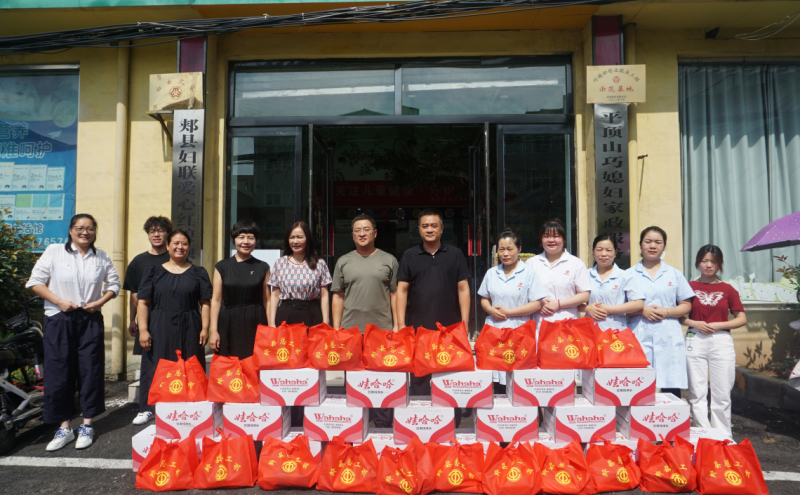 组织开展“情系职工 夏送清凉”关爱新业态慰问活动