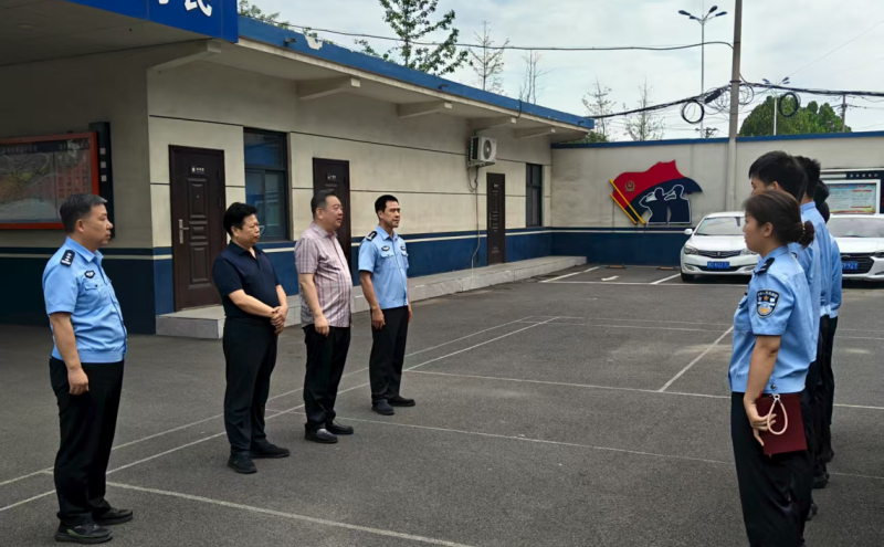 高新区开展“夏送清凉”慰问活动