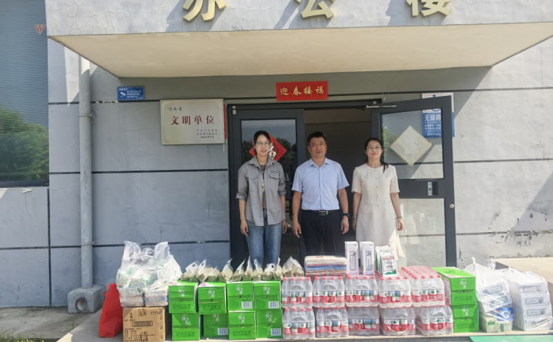 高新区工会深入企业开展“夏送清凉”活动