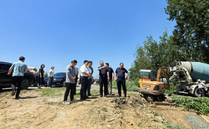 县总工会对昼夜奋战在黑臭水体治理项目攻坚一线的河南省水利第一工程局集团有限公司施工人员进行慰问