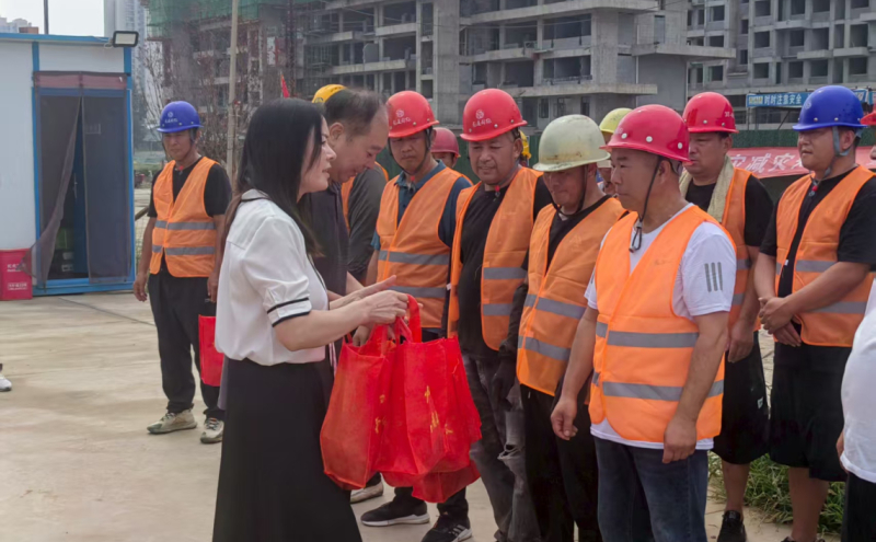 开展2025年“工会送清凉 防暑保安康”慰问活动