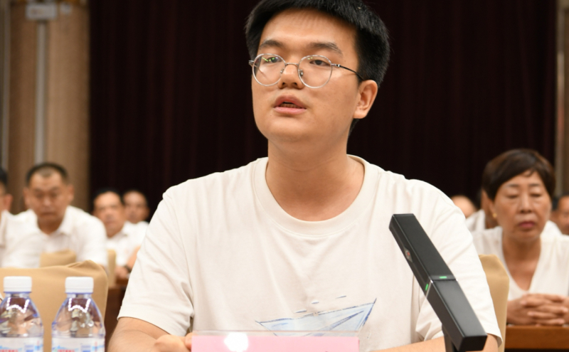 研究生代表发言