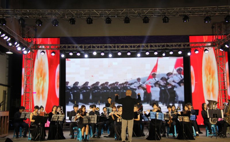 管乐合奏《钢铁洪流进行曲》