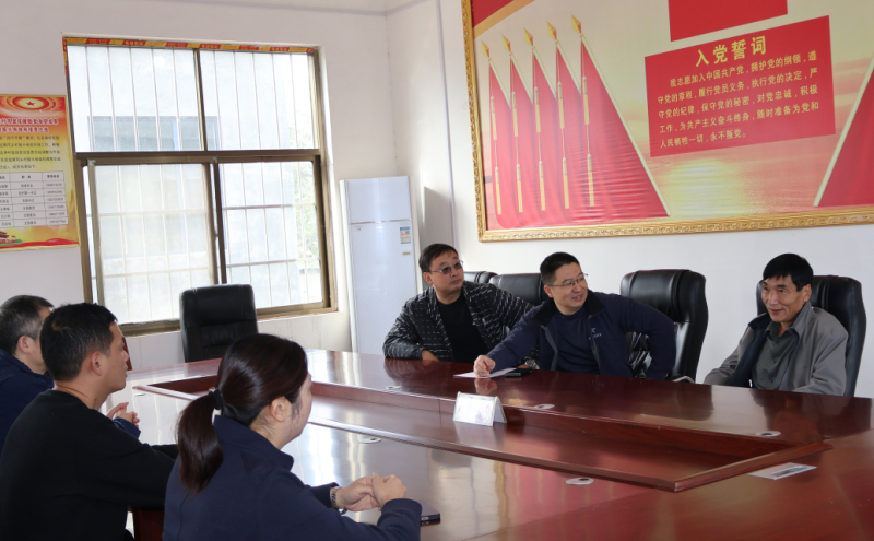 到帮扶村李口镇闫集村开展“迎双节 送关爱”走访慰问活动