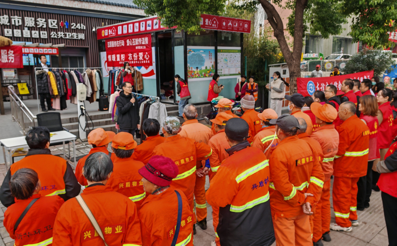 志愿服务在行动 爱心互献传温情