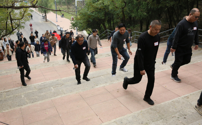 燃情金秋展风采 奋进护航今冬暖：平顶山热力工会举办职工登高活动