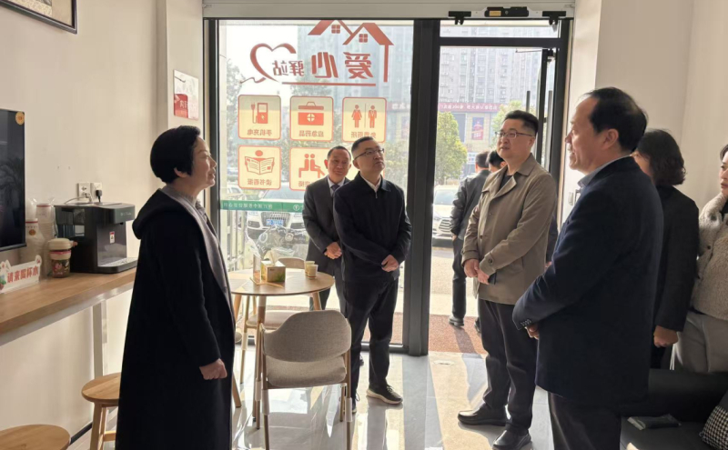 调研组在叶县农业银行新建路分理处叶县总工会24小时爱心驿站