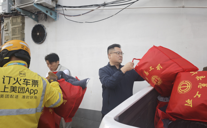 叶县总工会走访慰问新业态劳动者