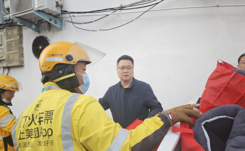 叶县总工会走访慰问新业态劳动者