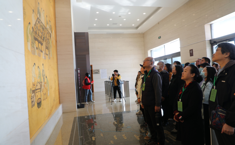 在清凉寺汝官窑遗址展示馆