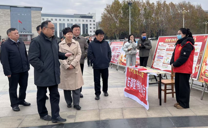 叶县总工会积极参加“国家宪法日”集中宣传活动 普法服务暖民心