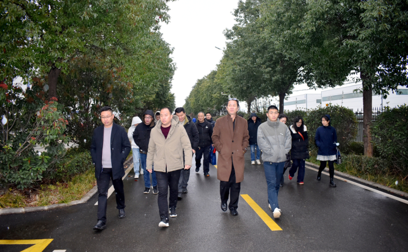 40名鹰城能工巧匠走进江河公司