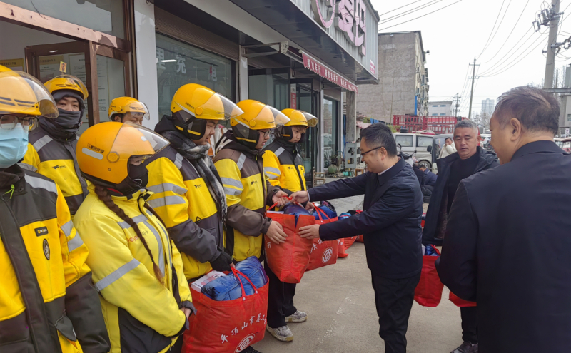 市总工会到郏县开展新就业形态劳动者集中走访慰问和工作调研活动