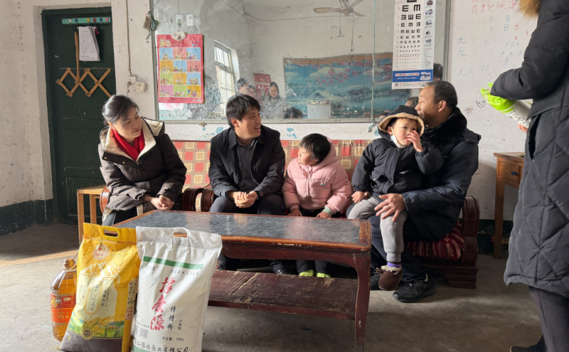 市总工会赴示范区开展“双节送温暖” 慰问活动