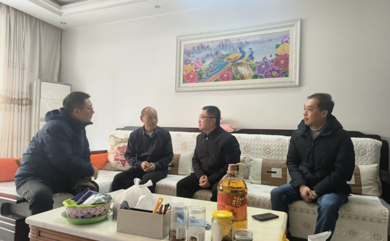 慰问平东热电困难职工