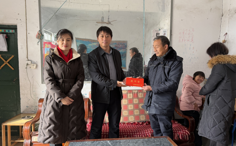 市总工会赴示范区开展“双节送温暖” 慰问活动