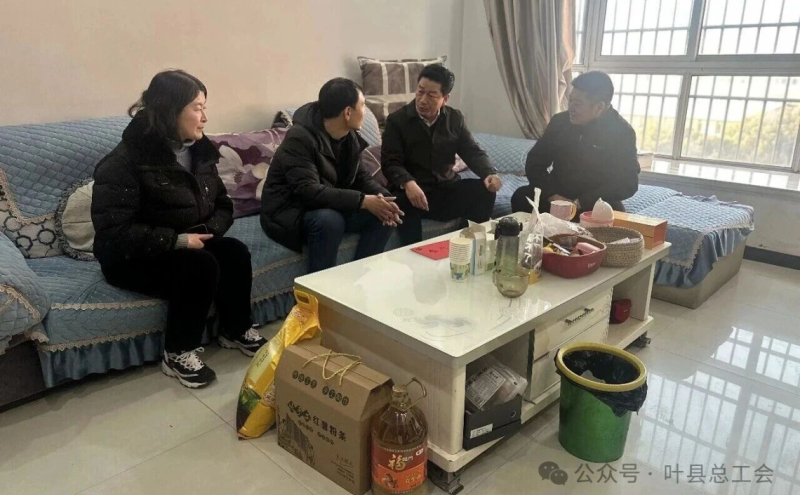 叶县领导肖志举慰问困难职工