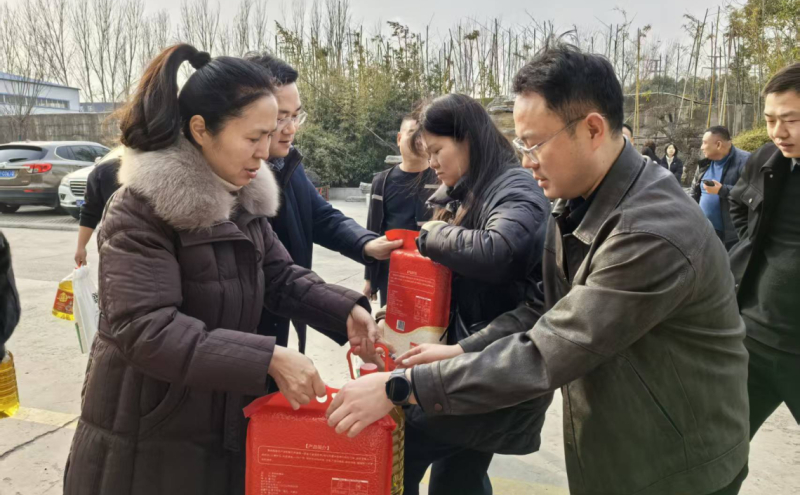 高新区工会开展送温暖慰问“新就业形态劳动者”活动