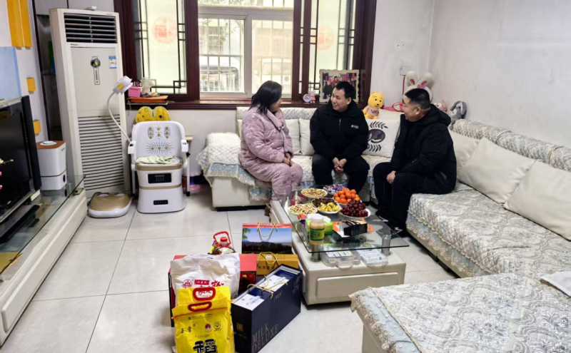 开展2026年春节前走访慰问退休老干部活动