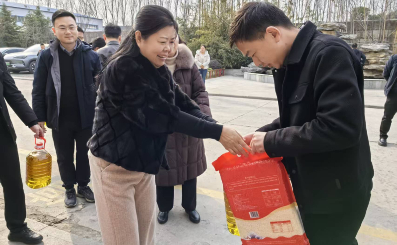 高新区工会开展送温暖慰问“新就业形态劳动者”活动