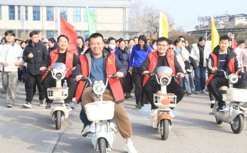 【亲近自然 悦享健康】叶县人民医院举办纪念“三八”国际妇女节健步走活动