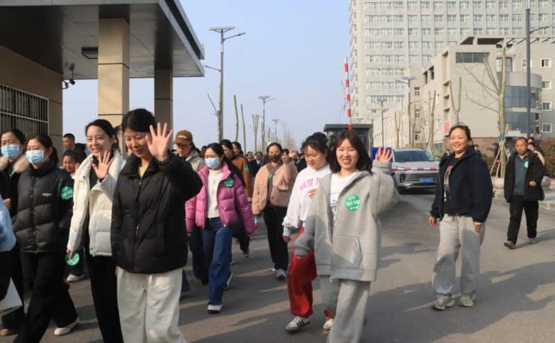 【亲近自然 悦享健康】叶县人民医院举办纪念“三八”国际妇女节健步走活动