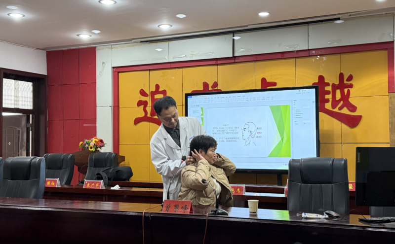 叶县总工会健康讲座走进九龙中学