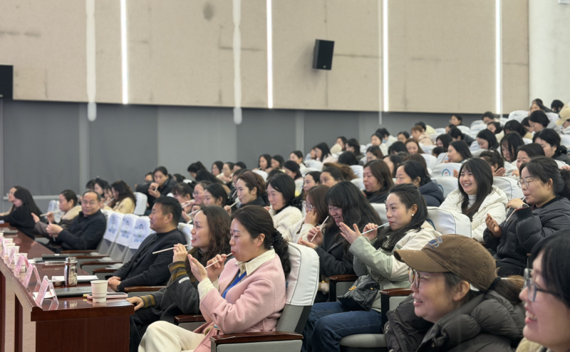 叶县总工会健康讲座走进县第二实验学校