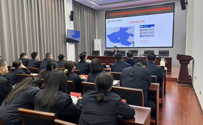 主治医师刘亚雷（医学博士）以《家在盐都，莫负天赋 —— 用好每一粒盐，养好甲状腺》为课题