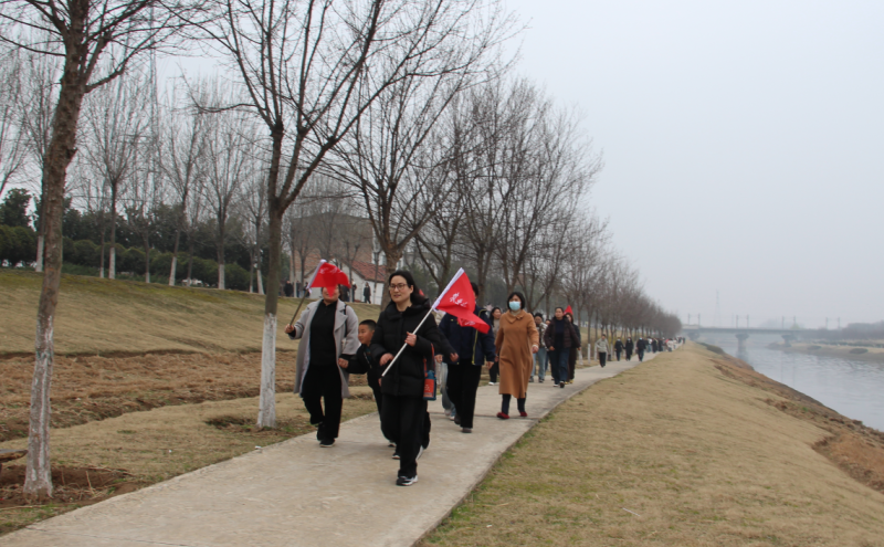 高新区工会开展“三八”妇女节健步走活动