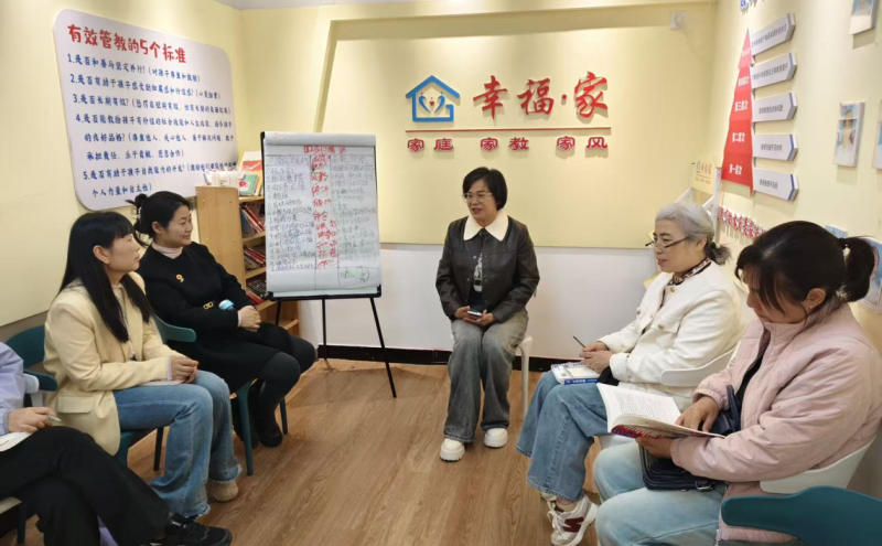 新华区总工会 “新心相印” 工作室持续开展读书分享活动