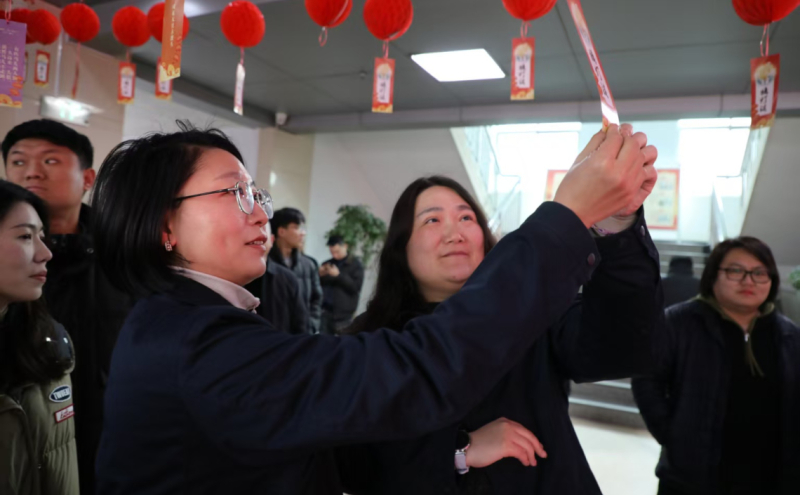 国网叶县供电公司开展“五彩花灯闹元宵 策马扬鞭逐光行”元宵节活动