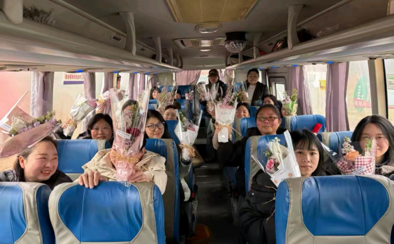 巾帼心向党 奋进新征程﻿