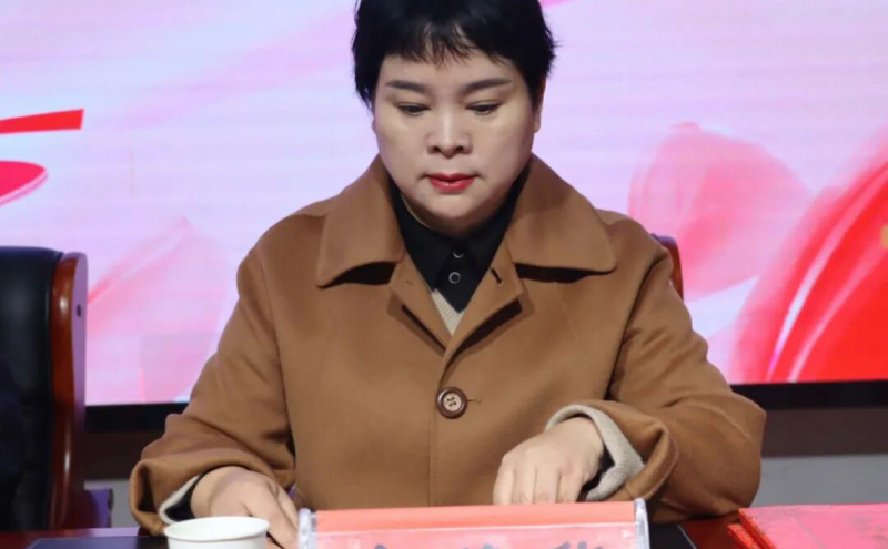 纪委书记高俊华主持会议