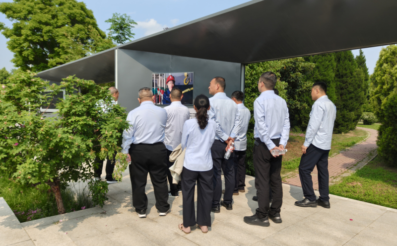 “致敬劳模守初心 奋进实干建新功”平顶山热力开展庆“五一”劳模园参观活动