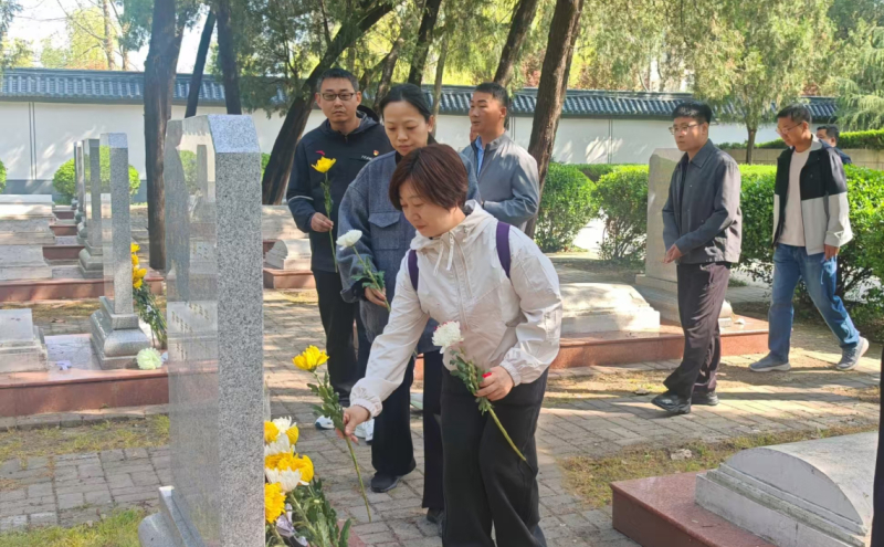平顶山市总工会开展“缅怀先烈·爱党爱国” 清明祭扫活动