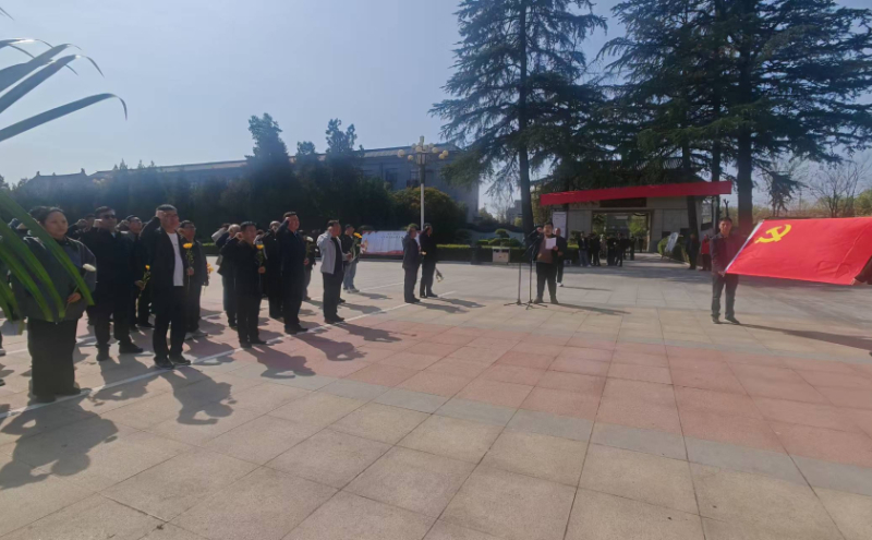 平顶山市总工会开展“缅怀先烈·爱党爱国” 清明祭扫活动