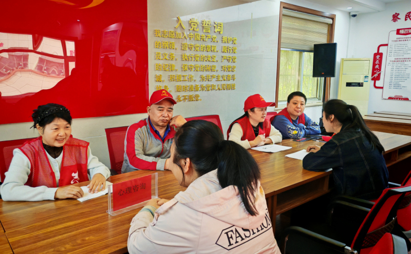 平顶山市总工会开展“六进”社区活动