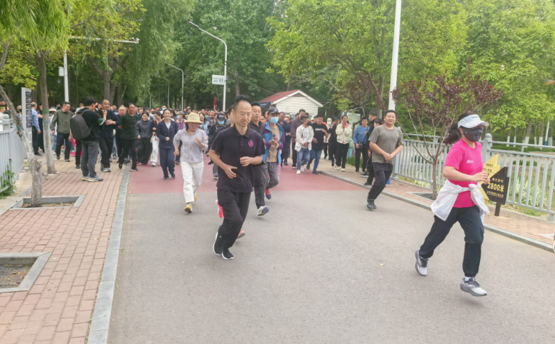 职工环湖跑开始
