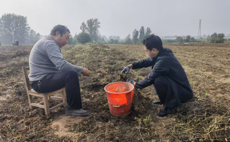 派驻李口镇闫集村驻村第一书记付亚鹏