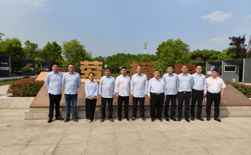 “致敬劳模守初心 奋进实干建新功”平顶山热力开展庆“五一”劳模园参观活动