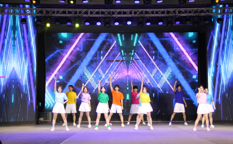 开场舞《Dare to live》