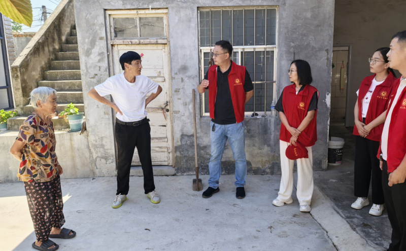 派驻李口镇闫集村驻村第一书记付亚鹏