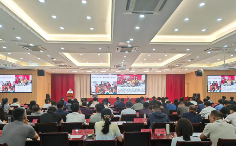 郭强主任在会上作经验交流发言