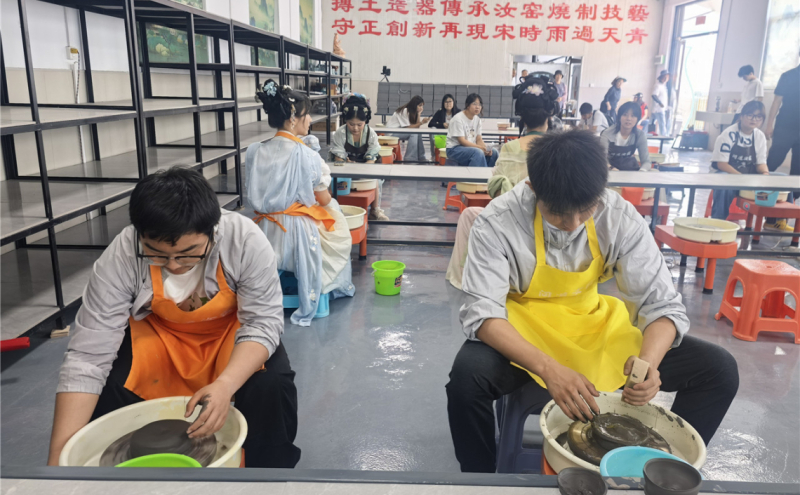 市工业学校赴“跟着劳模去旅行”品味宝丰劳模专线开展研学活动