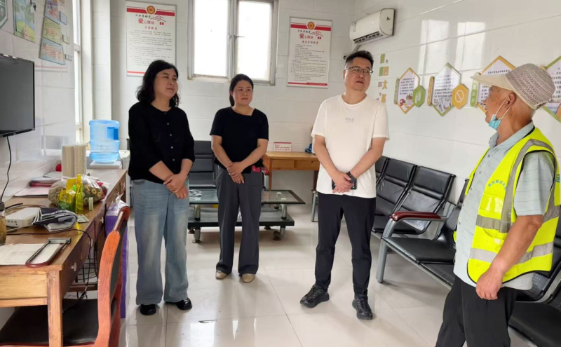 叶县总工会开展户外劳动者驿站“送清凉”活动
