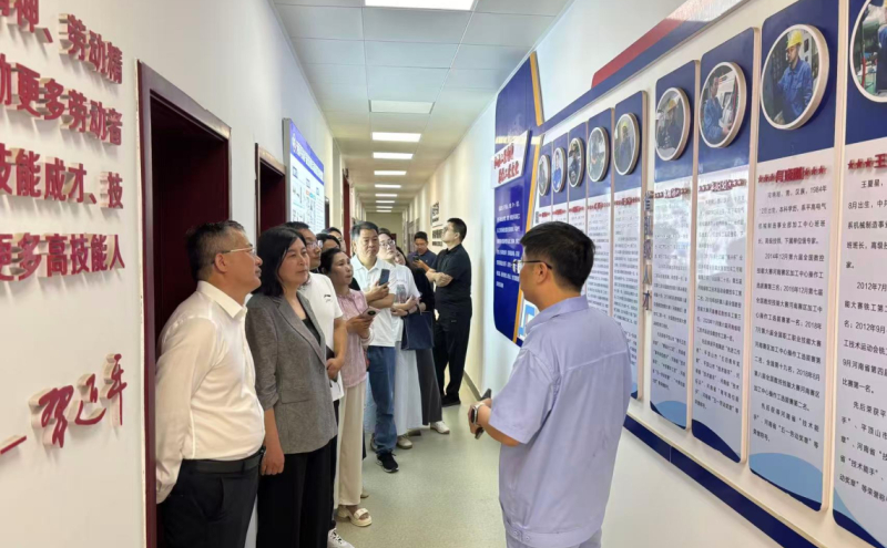 对标先进学经验 凝心聚力促提升——叶县总工会组织基层工会主席参观学习