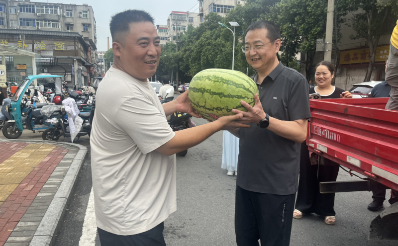 美团外卖员慰问现场